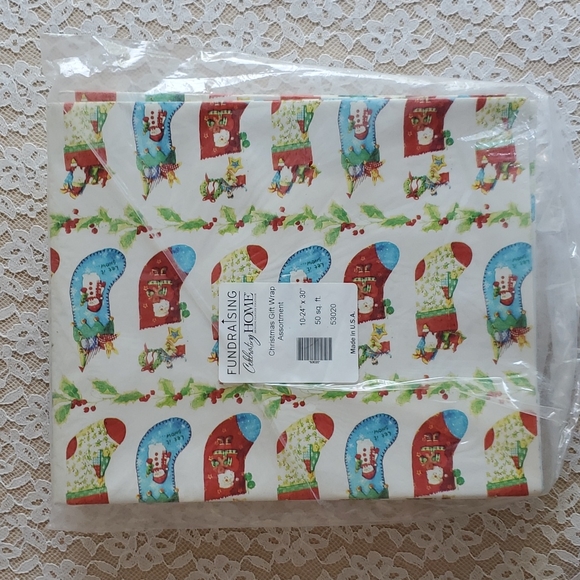 Christmas Gift Wrap Celebrating Home New Ten pieces 24" x 30" - Picture 3 of 9
